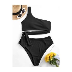 1 shoulder bikini! New with tags/never tried on